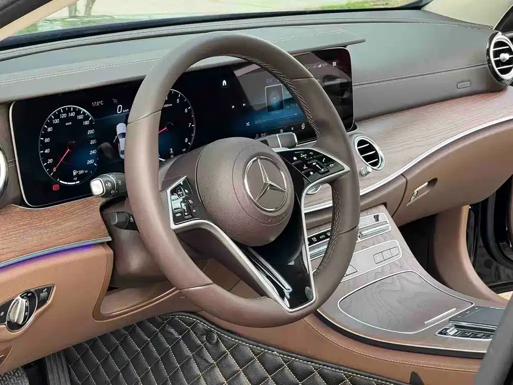 Mercedes-Benz E-Class 2024 — фото 15