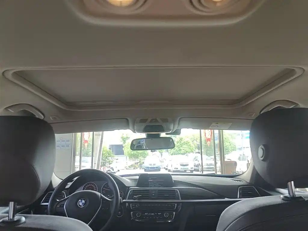 BMW 3 Series 2018 — фото 18