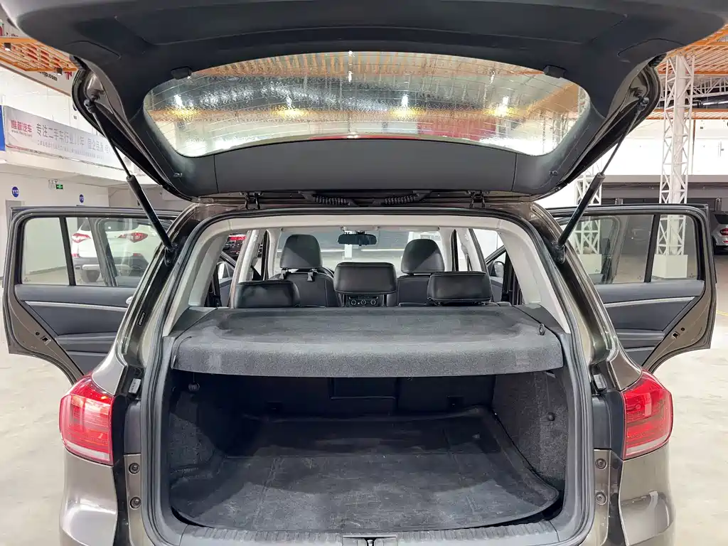 Volkswagen Tiguan 2017 — фото 18