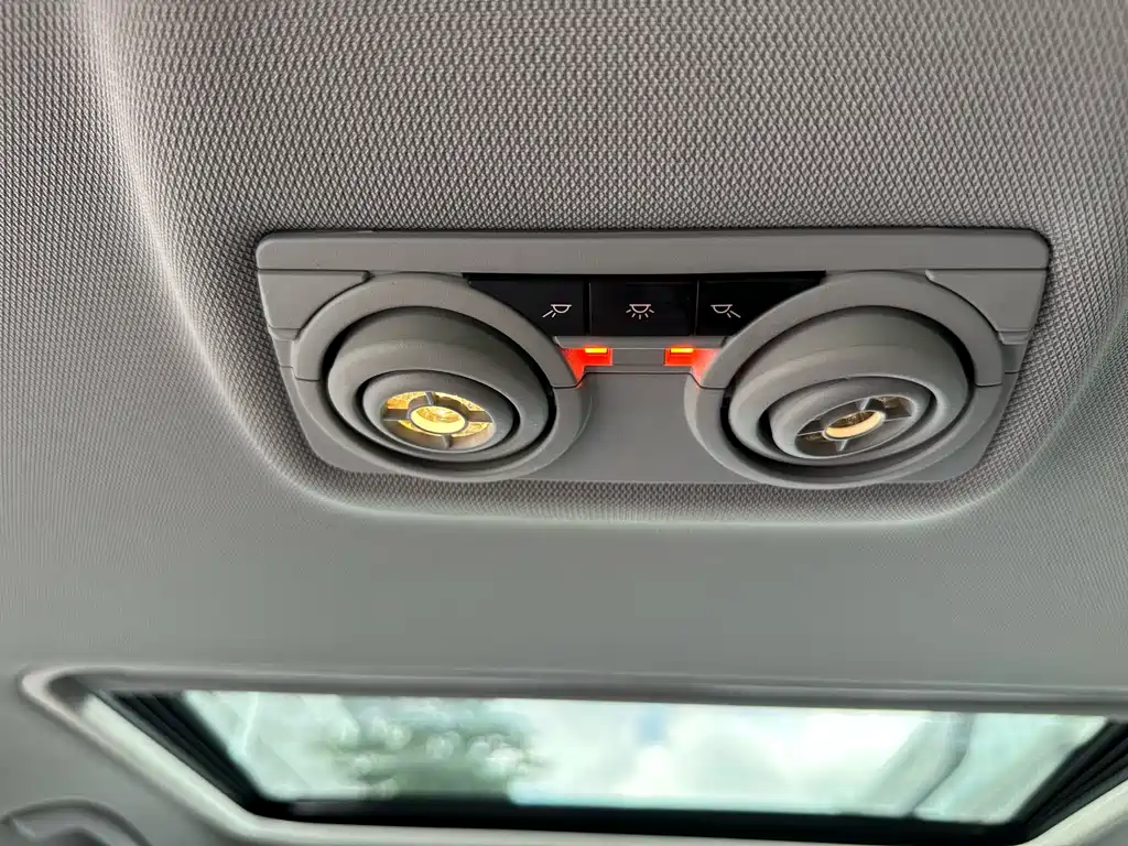 BMW 3 Series 2017 — фото 12