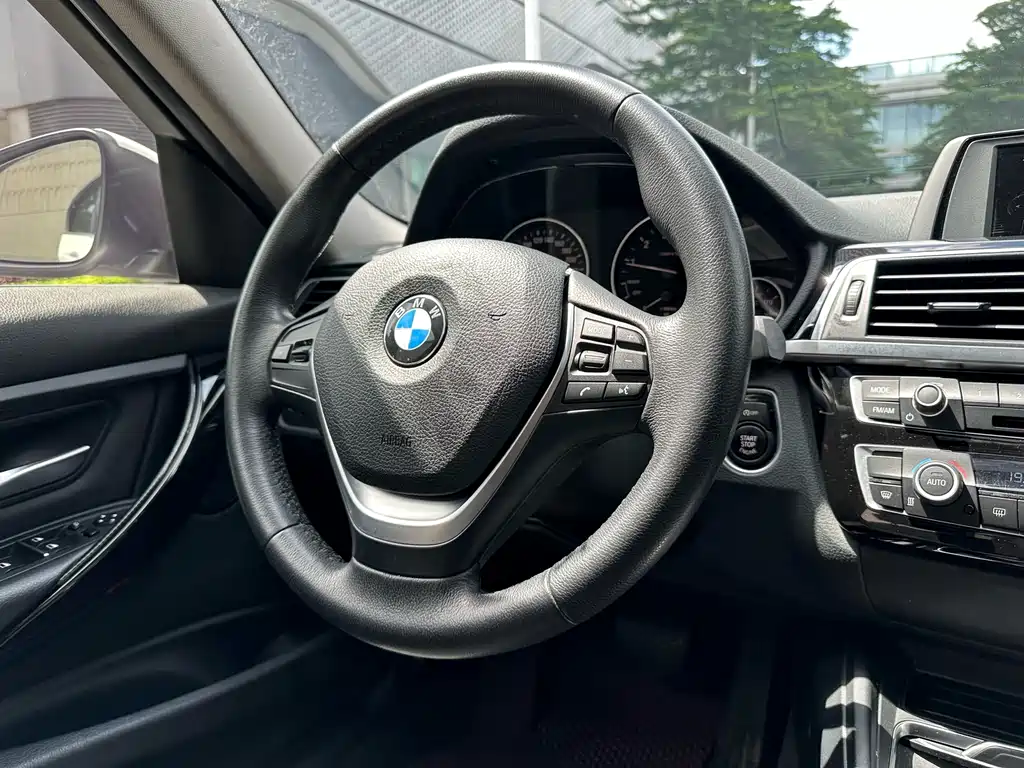 BMW 3 Series 2017 — фото 17