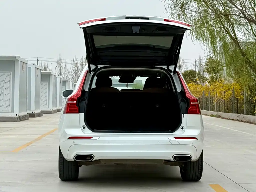 Volvo XC60 2019 — фото 9