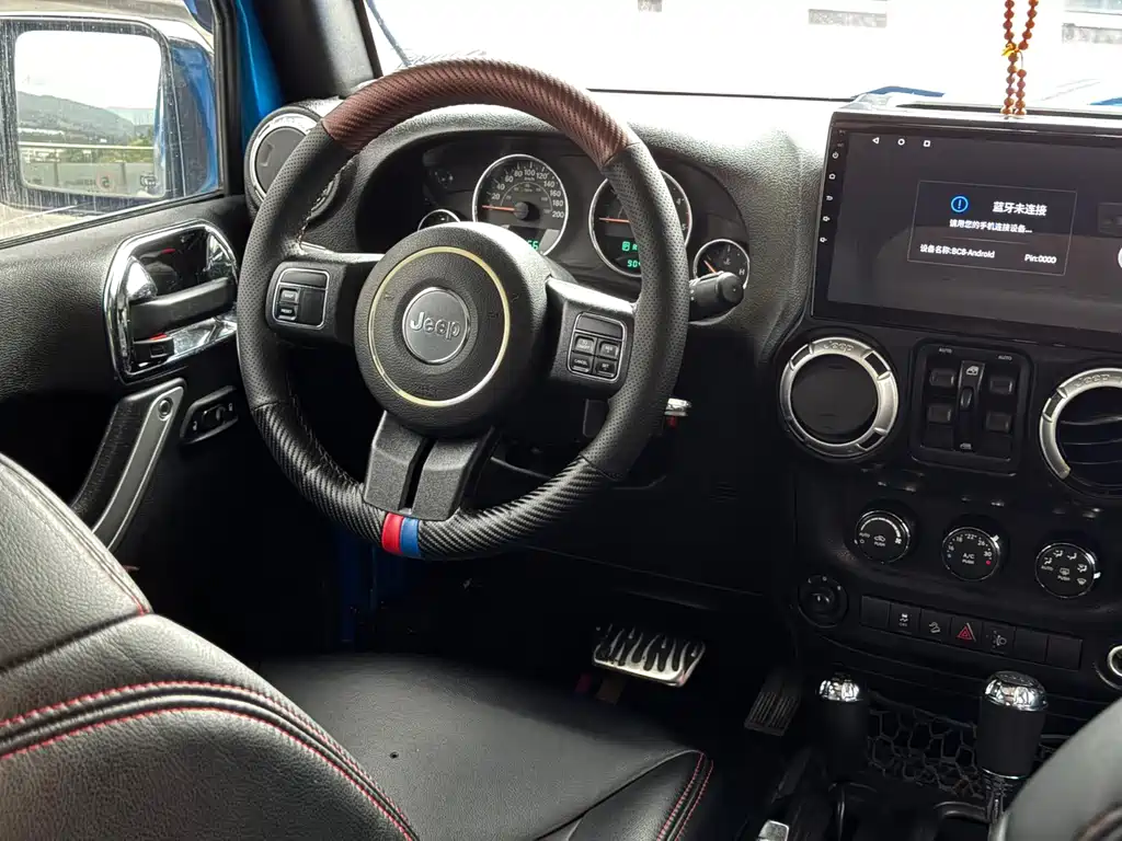 Jeep Wrangler 2016 — фото 14