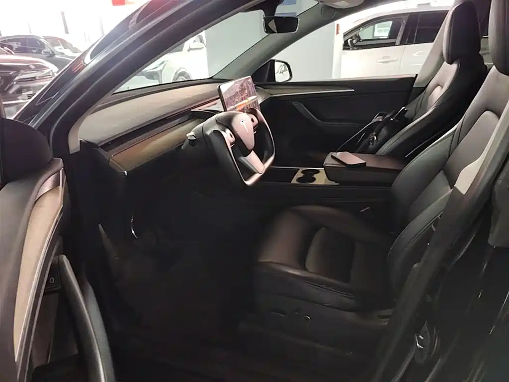 Tesla Model Y 2023 — фото 16