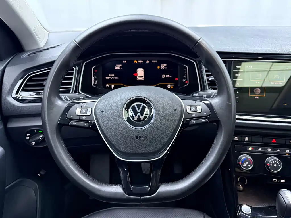 Volkswagen T-Roc 2022 — фото 8