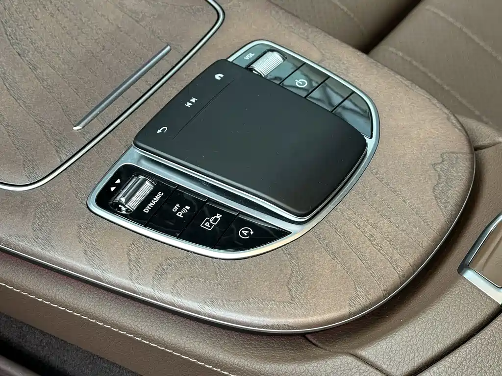 Mercedes-Benz E-Class 2022 — фото 18