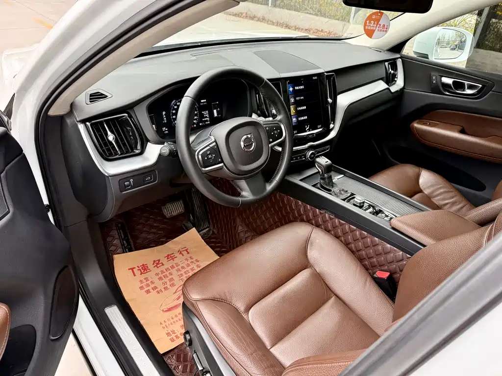Volvo XC60 2019 — фото 14