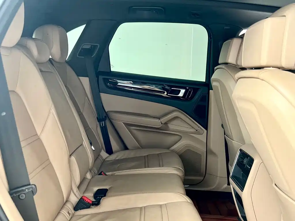 Porsche Cayenne 2018 — фото 10
