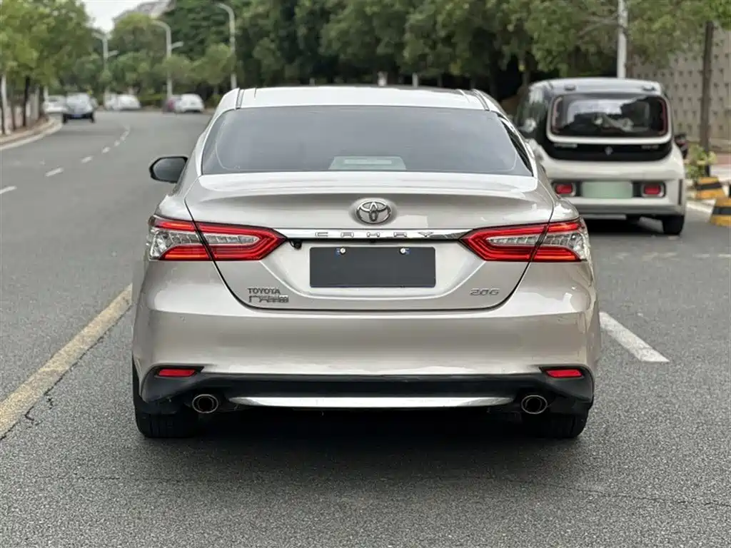 Toyota Camry 2018 — фото 5