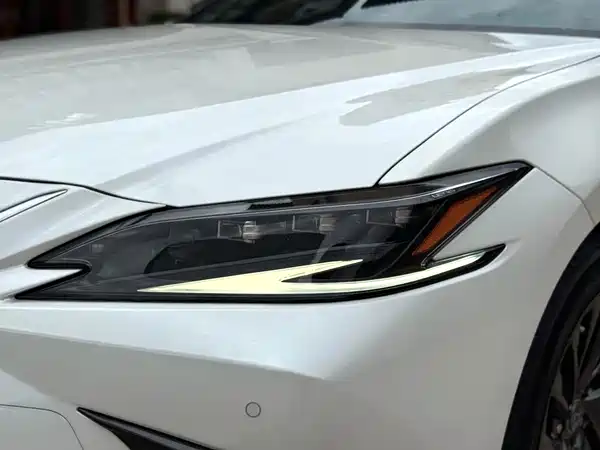 Lexus ES 2024