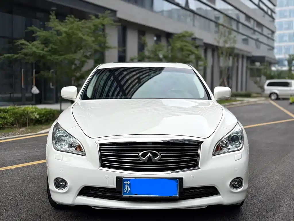 Infiniti Q70 2015