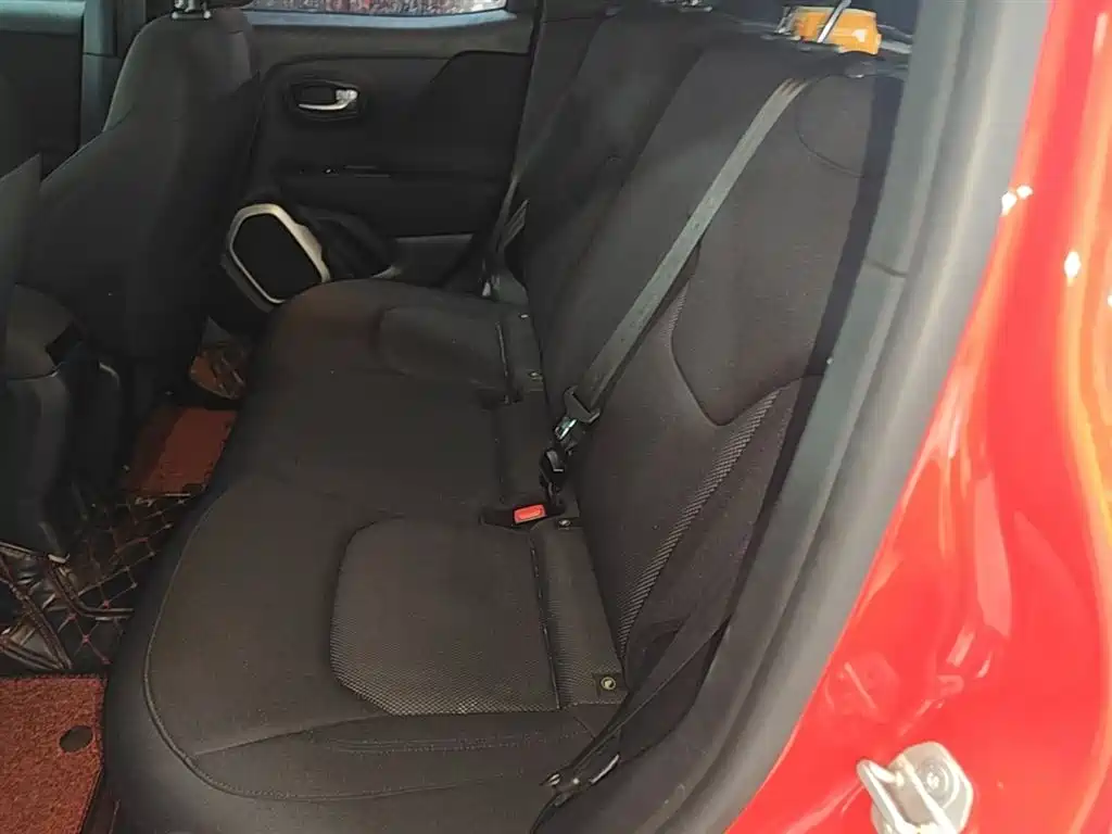 Jeep Renegade 2018 — фото 17