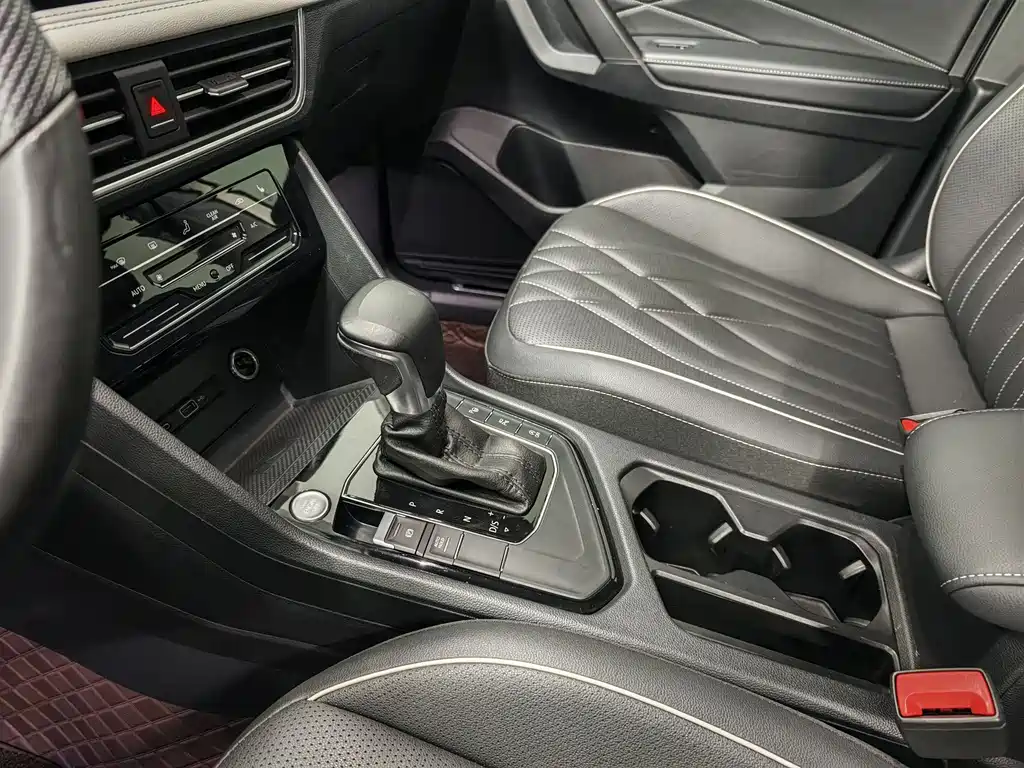 Volkswagen Tiguan L 2023 — фото 9