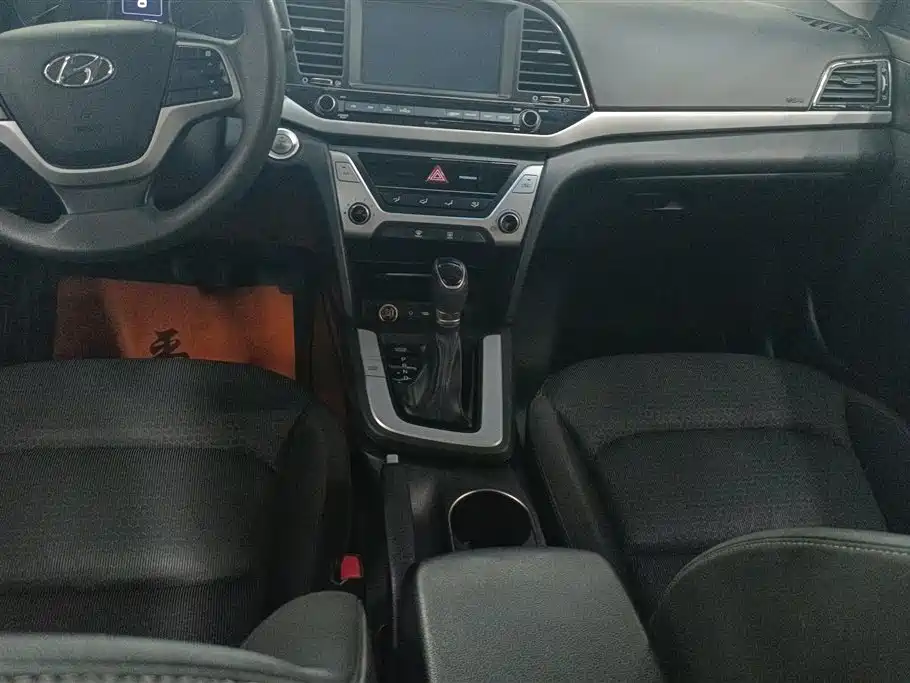Hyundai Elantra 2018 — фото 16