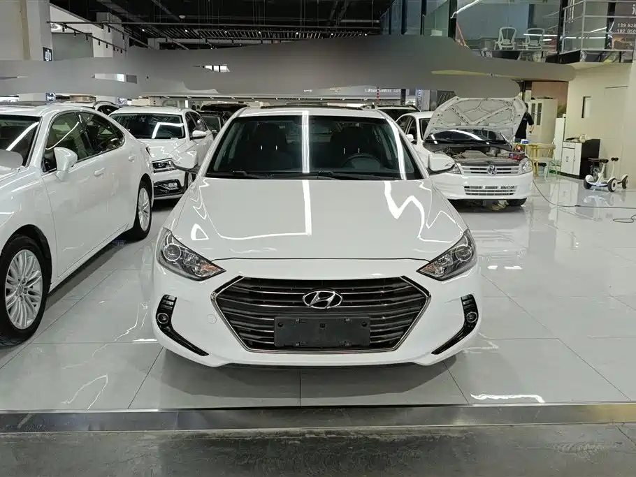 Hyundai Elantra 2018 — фото 2
