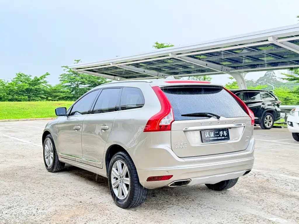 Volvo XC60 2016 — фото 8
