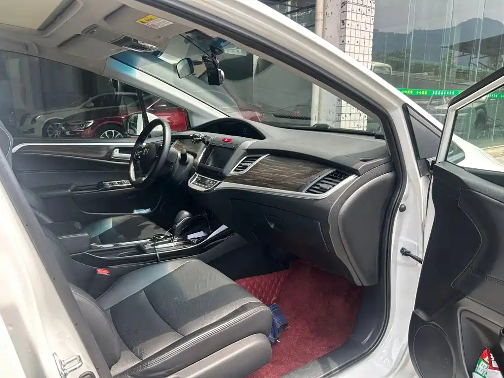 Honda Jade 2017 — фото 9