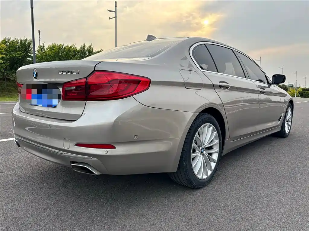 BMW 5 Series 2019 — фото 9