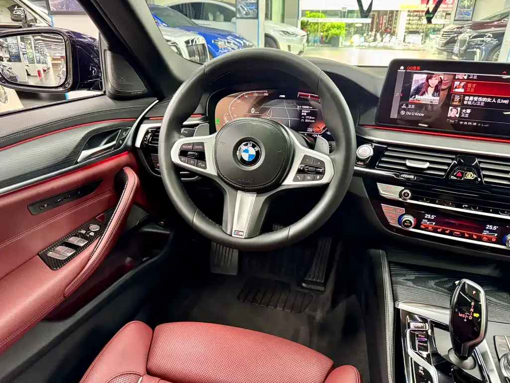 BMW 5 Series 2021 — фото 10