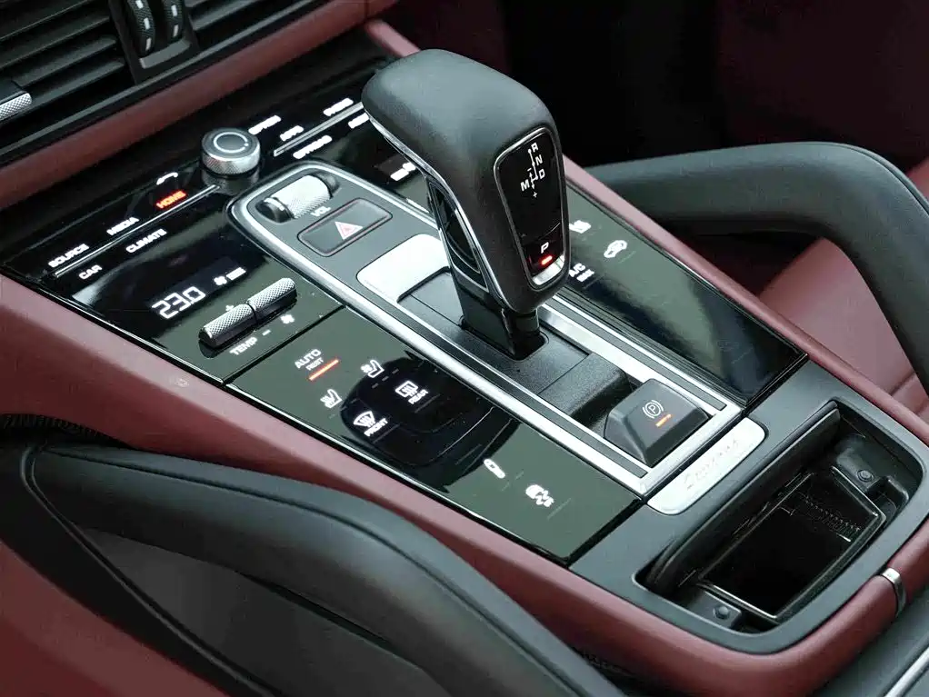Porsche Cayenne 2023 — фото 10