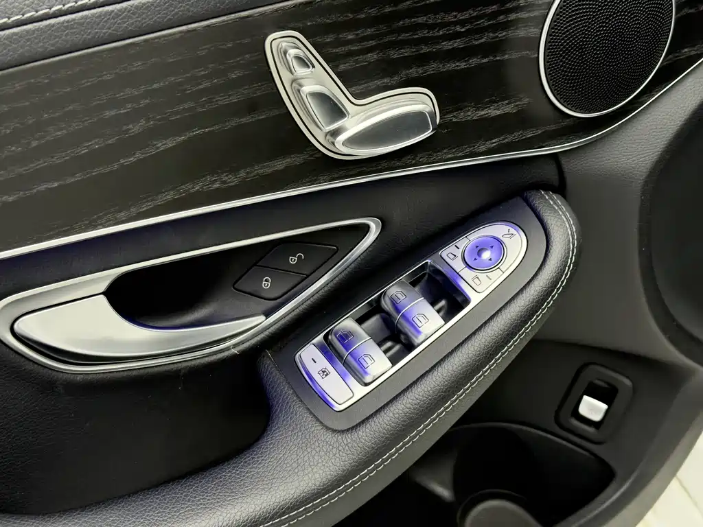 Mercedes-Benz C-Class 2021