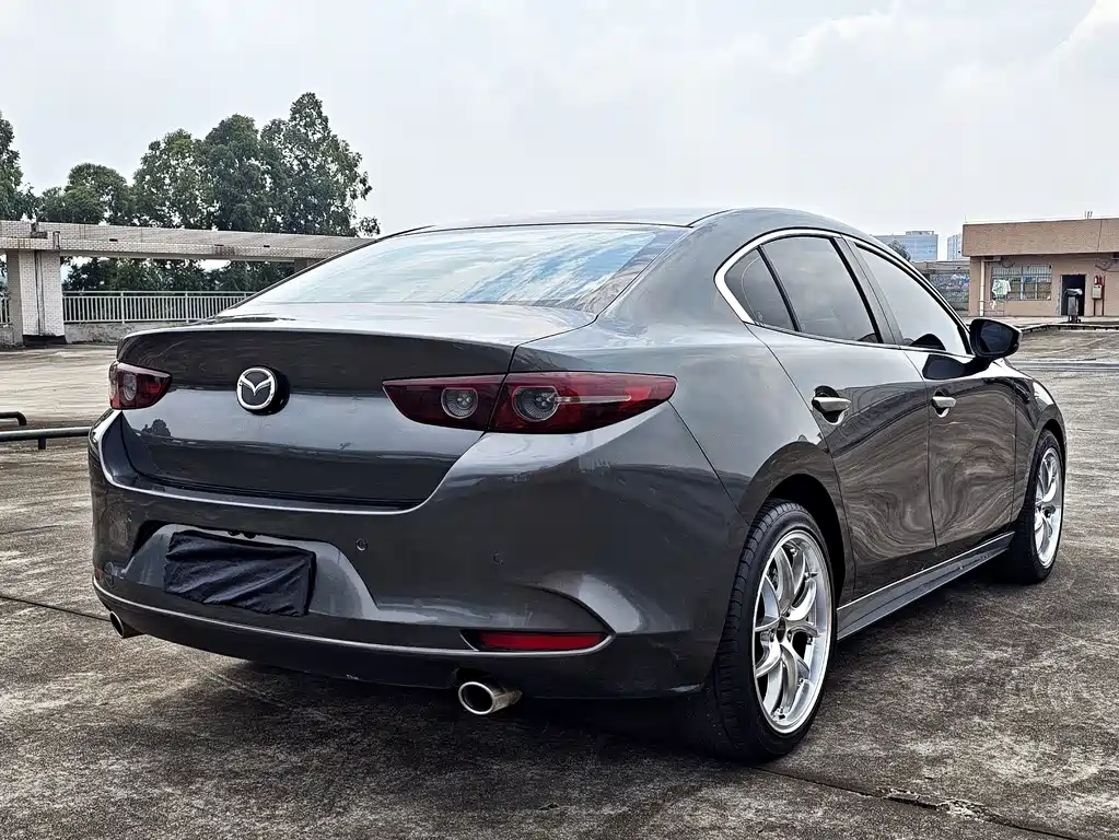 Mazda 3 Axela 2022 — фото 11