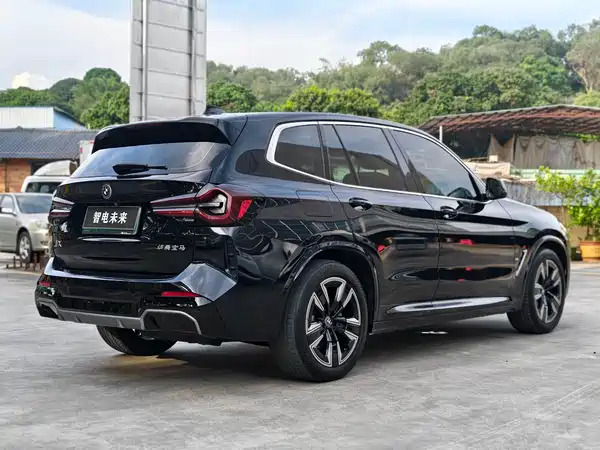 BMW iX3 2023