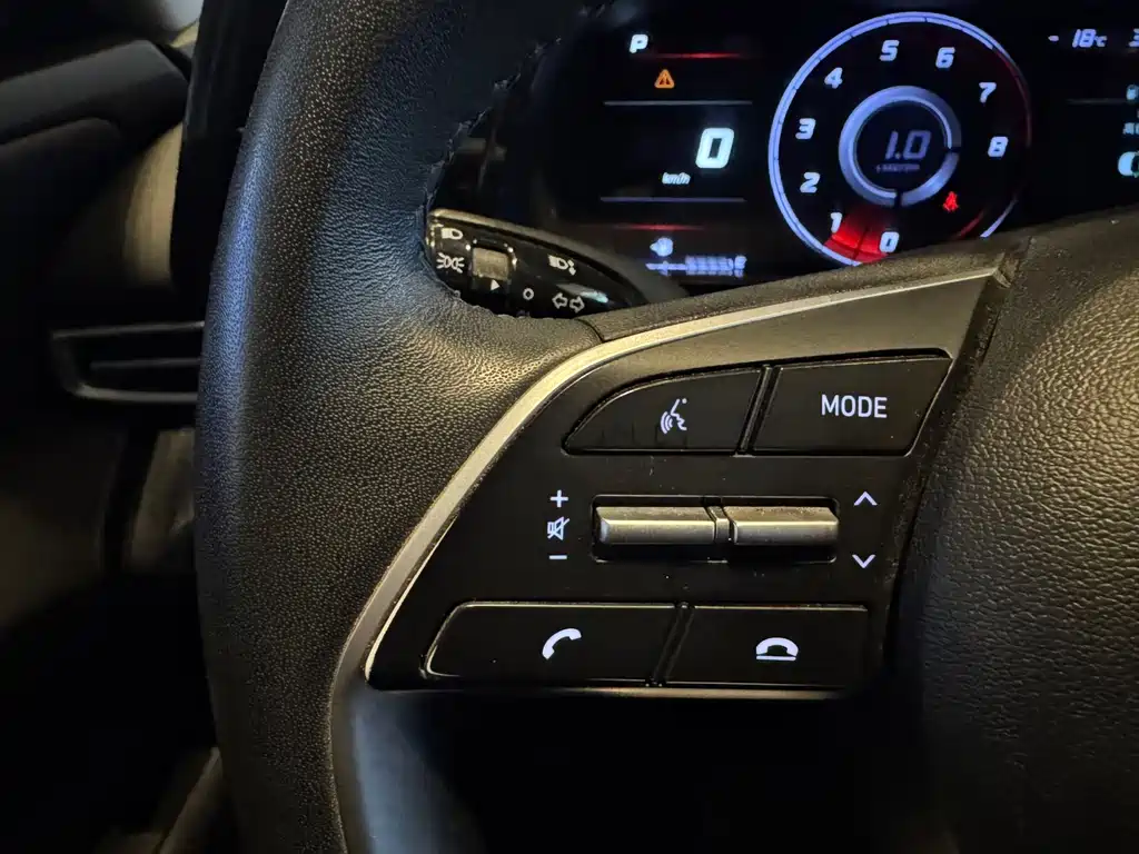 Hyundai Elantra 2023 — фото 17