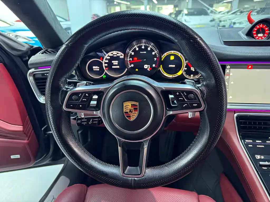 Porsche Panamera 2018 — фото 8