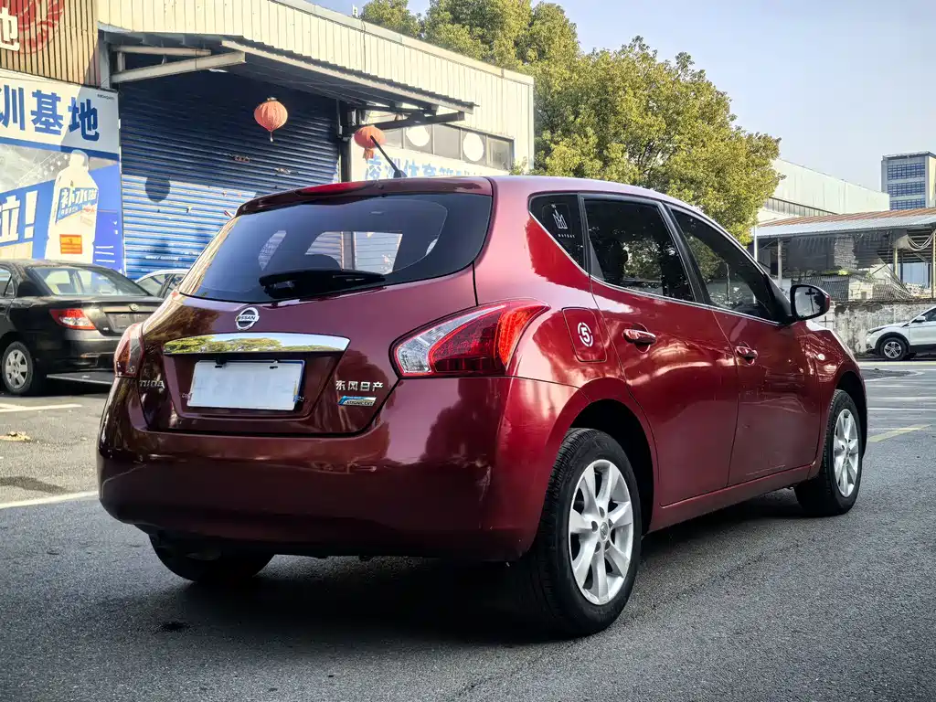 Nissan Tiida 2016 — фото 10