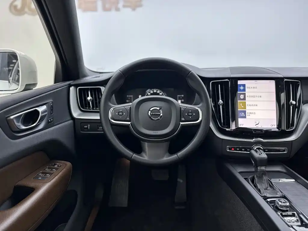 Volvo XC60 2021 — фото 5