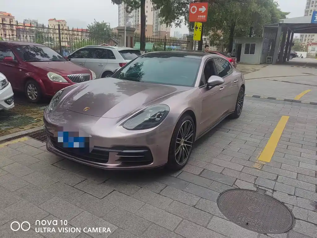 Porsche Panamera 2019 — фото 1