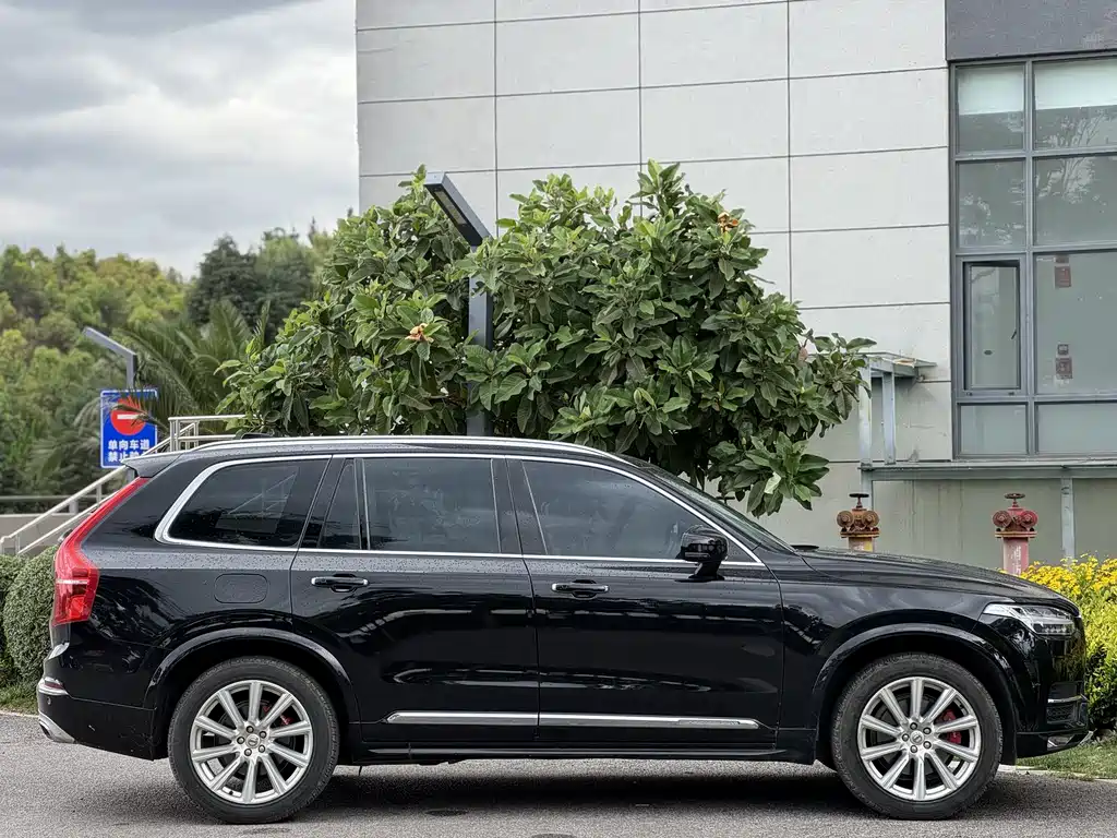 Volvo XC90 2019 — фото 8