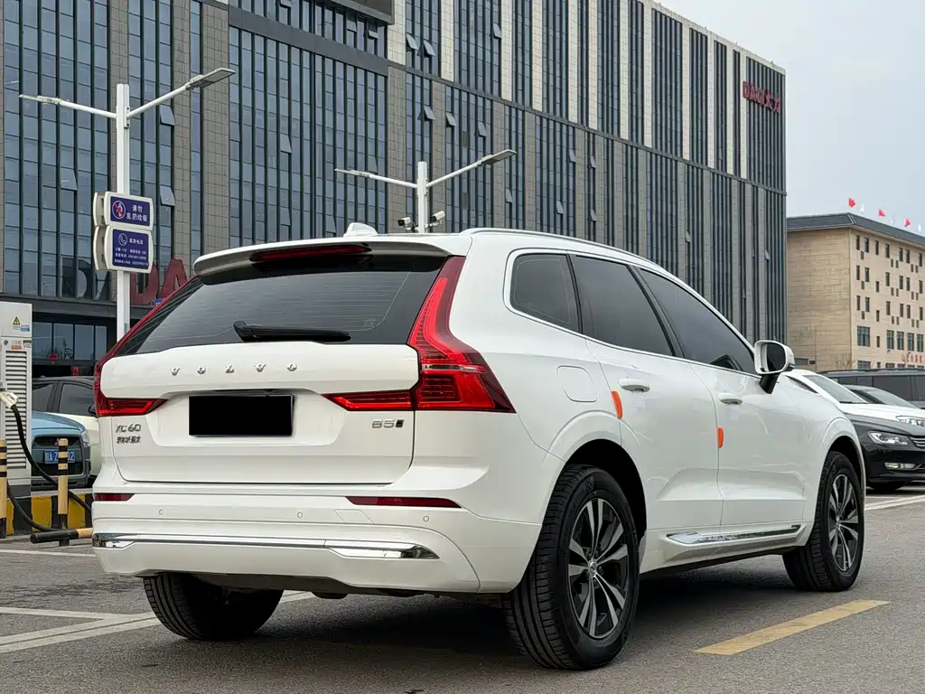 Volvo XC60 2022 — фото 4
