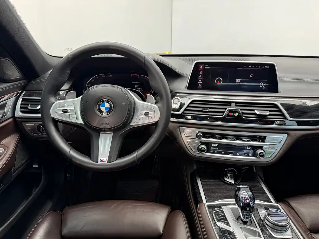 BMW 7 Series 2019 — фото 18