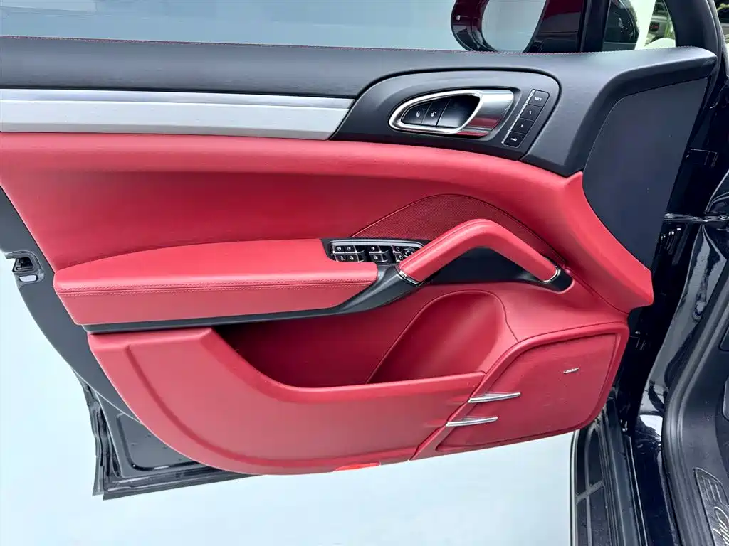 Porsche Cayenne 2017 — фото 11