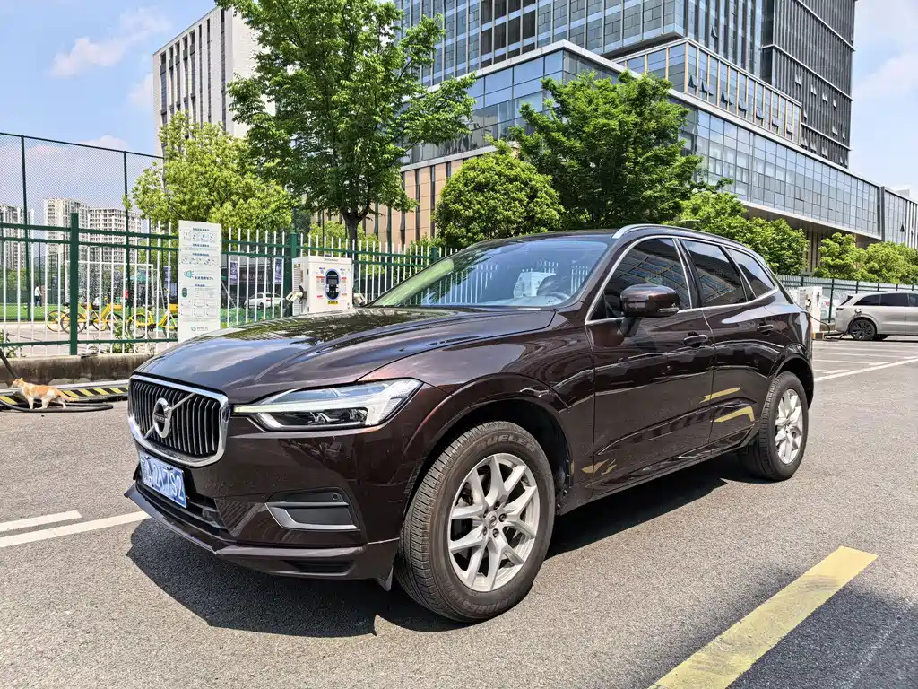 Volvo XC60 2018 — фото 1
