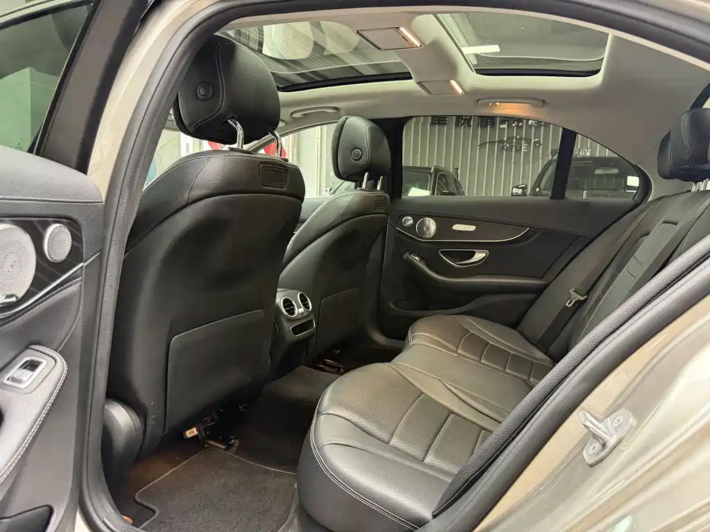 Mercedes-Benz C-Class 2019 — фото 18