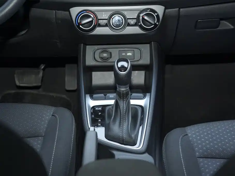 Hyundai Elantra 2021 — фото 10