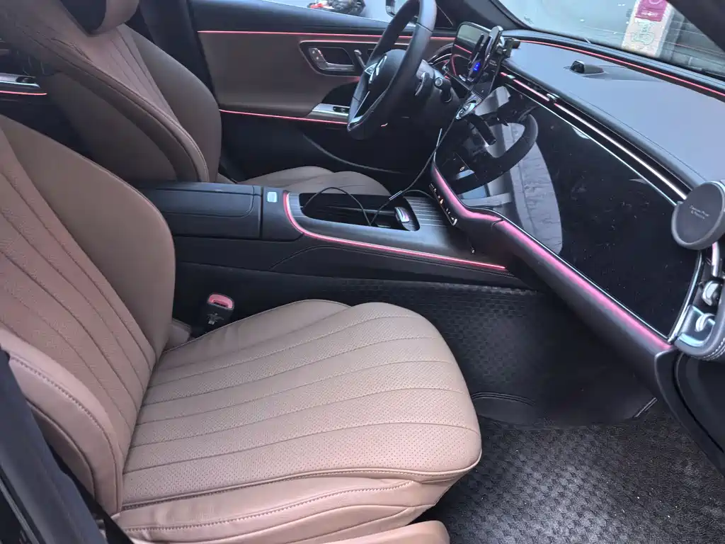 Mercedes-Benz E-Class 2025 — фото 11