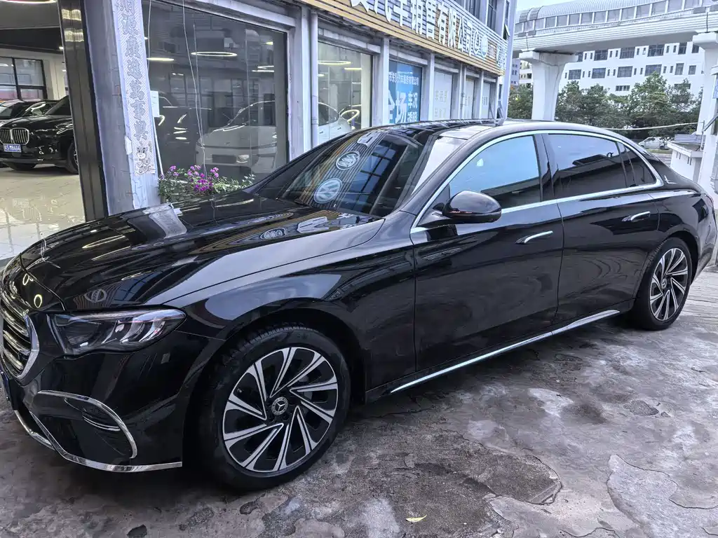 Mercedes-Benz E-Class 2025 — фото 3