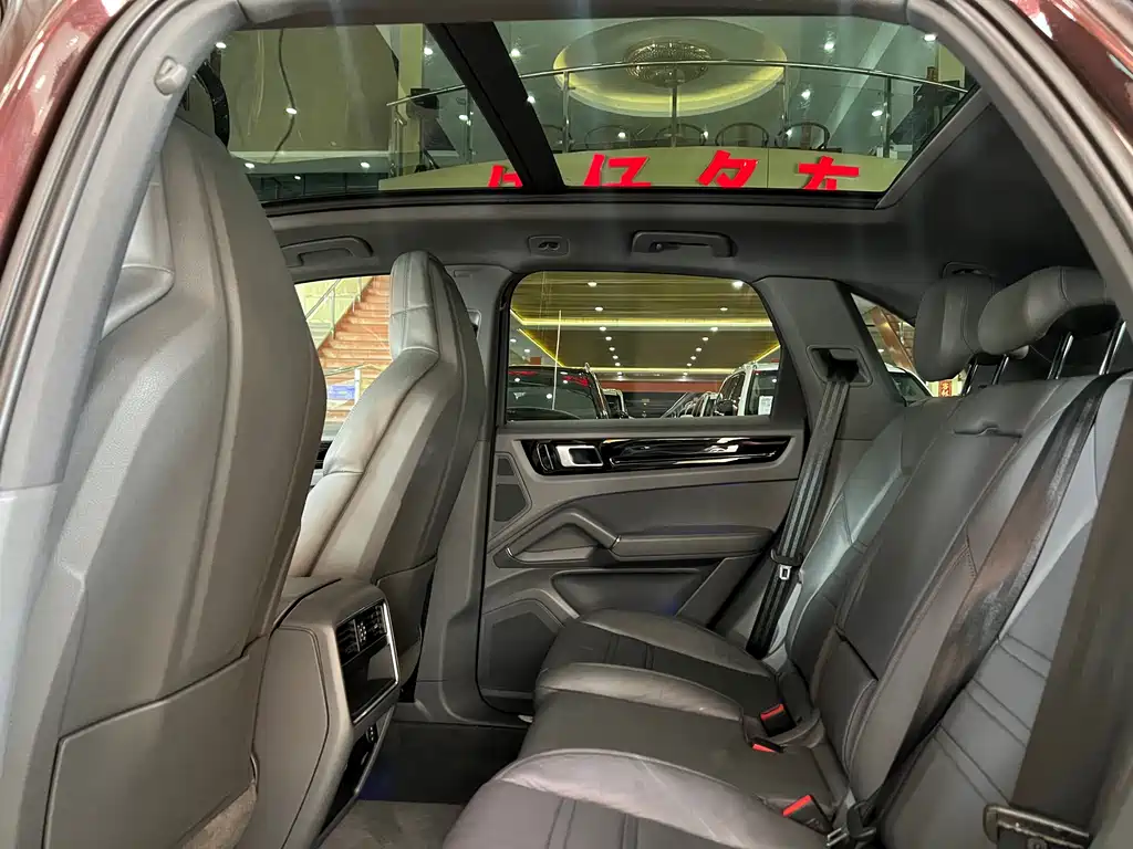 Porsche Cayenne 2019 — фото 15