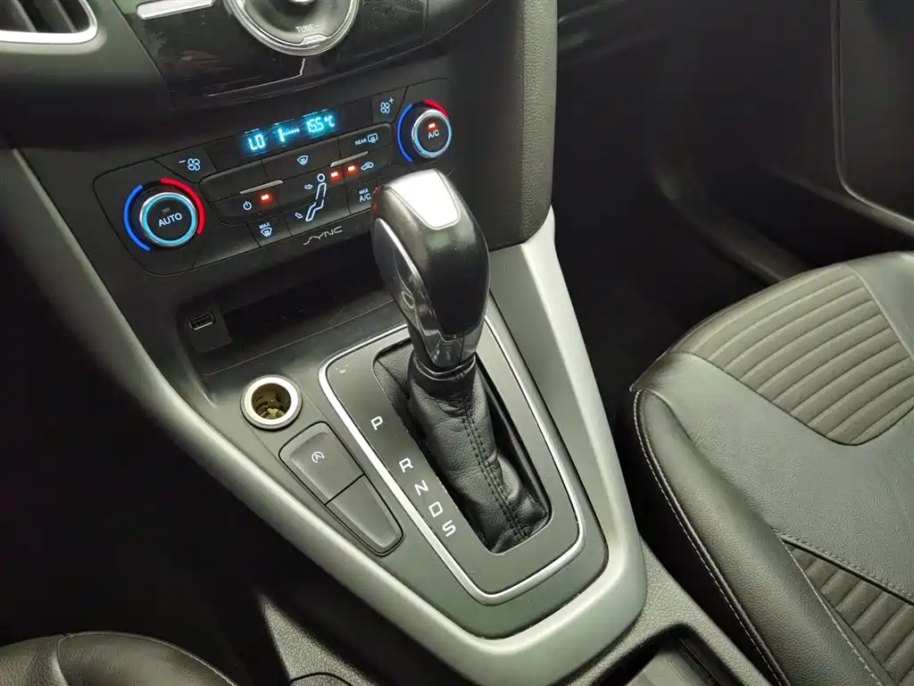 Ford Focus 2015 — фото 13