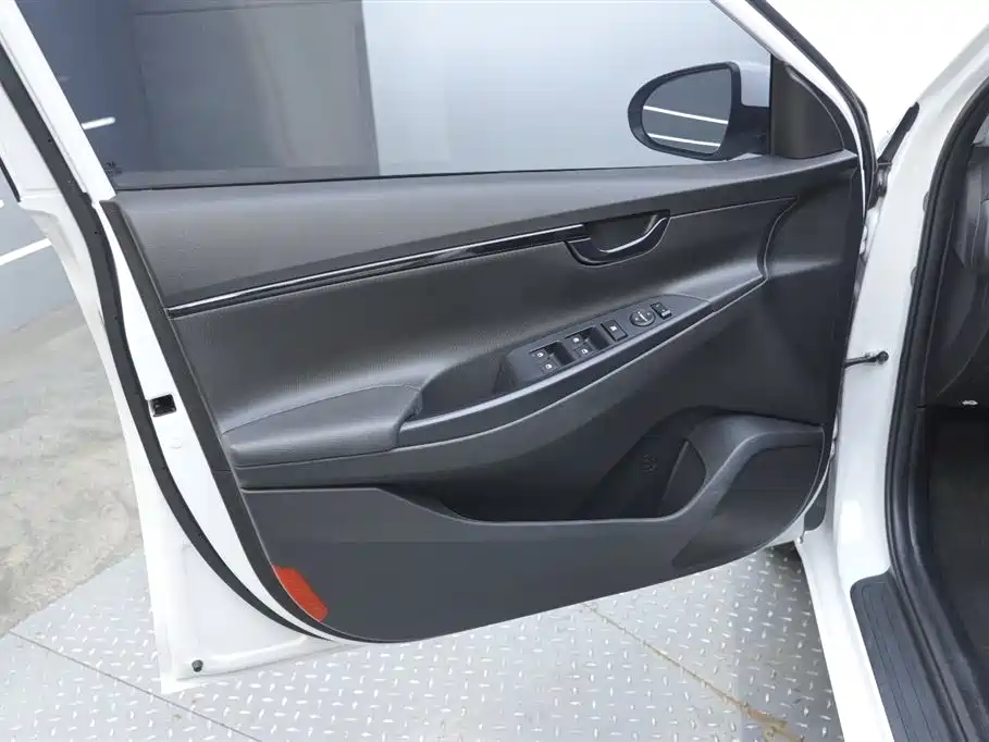 Hyundai Elantra 2021 — фото 19
