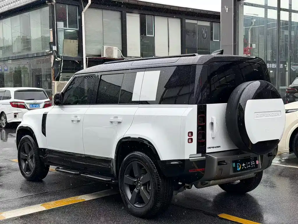 Land Rover Defender 2025 — фото 13