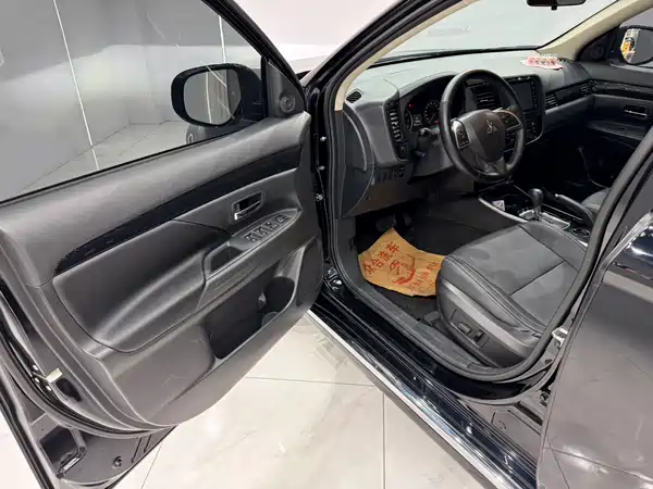Mitsubishi Outlander 2022