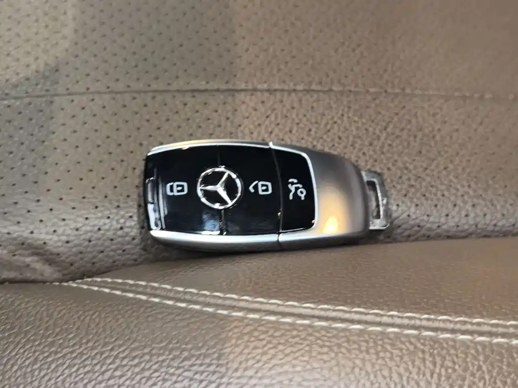 Mercedes-Benz E-Class 2023 — фото 14