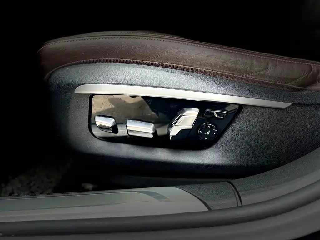 BMW 7 Series 2016 — фото 10