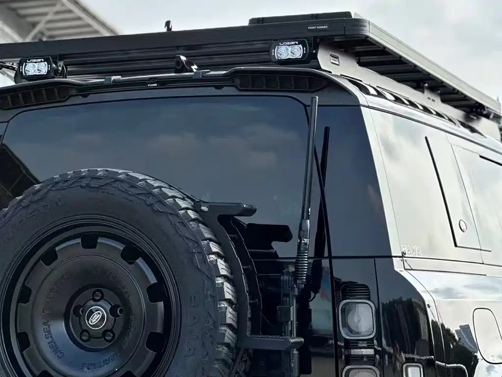 Land Rover Defender 2024 — фото 9