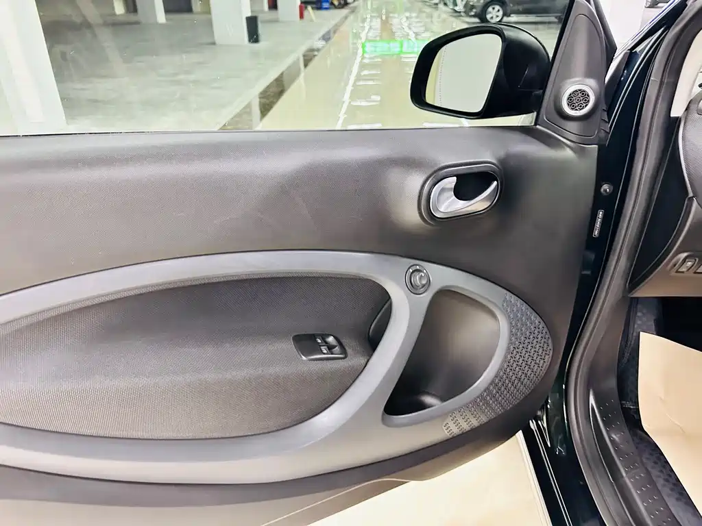 smart Fortwo 2018 — фото 28